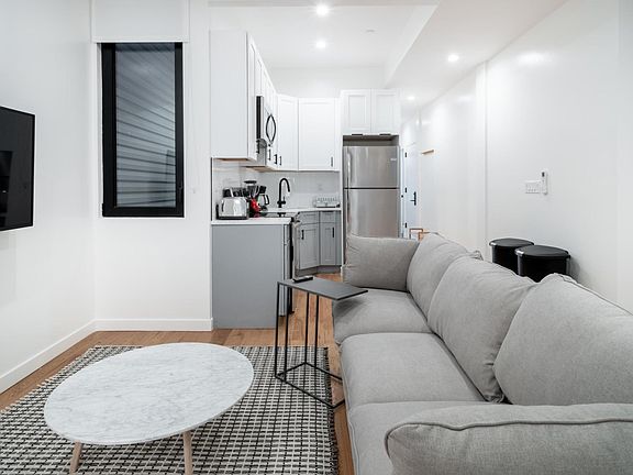 3rd image of 283 Evergreen Ave #4LPRIVATEROOM3