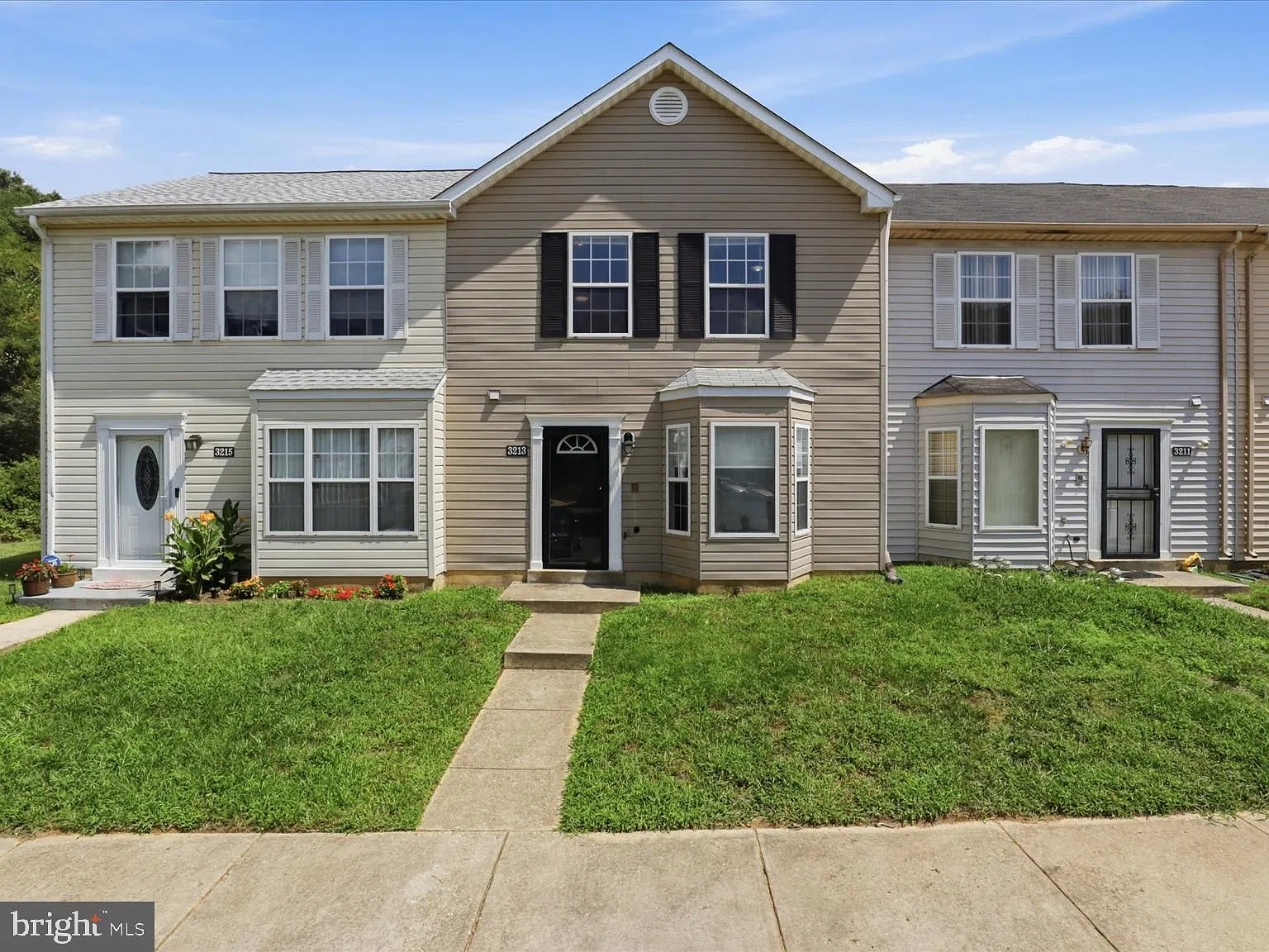 3 bed, 2.5 bath, 1288 sqft, $2,300 — Photo 3