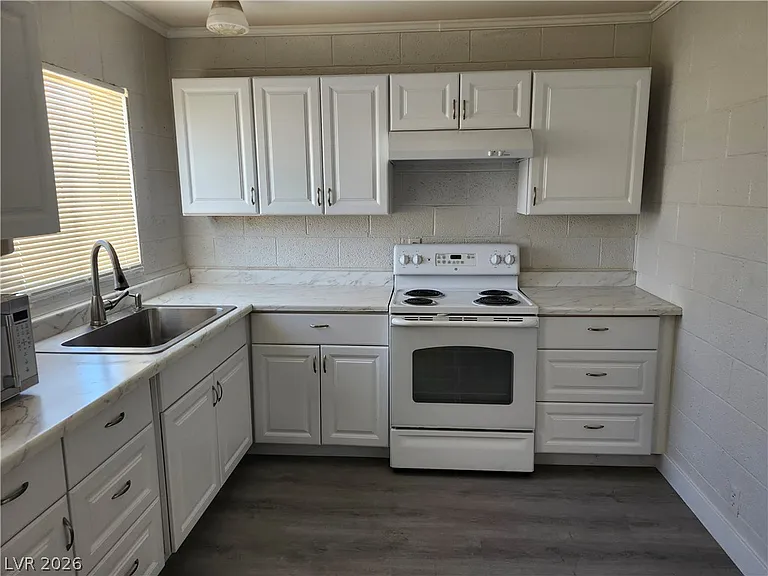 4624 Evergreen Pl — Photo 7