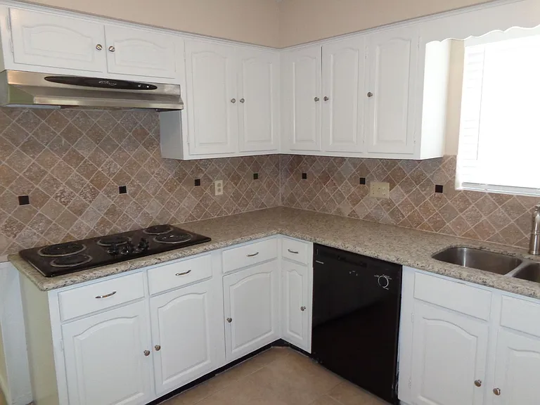 2735 Manila Ln — Photo 8