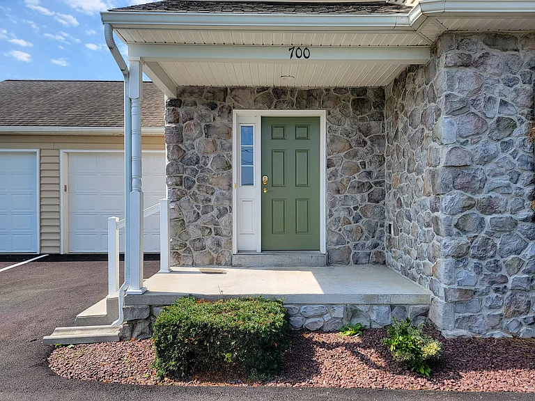 700 Lincoln Gardens Rd — Photo 3