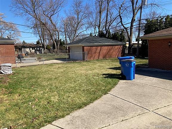 3rd image of 7110 Cronin Dr