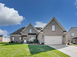 104 Solitaire Dr, Trinity, NC 27370