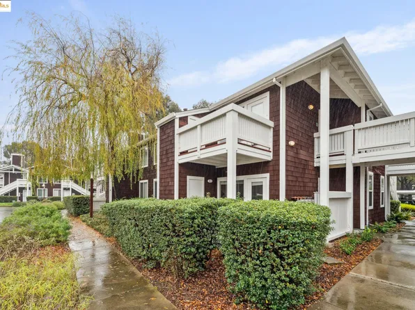145 Marina Lakes Dr, Richmond, CA 94804
