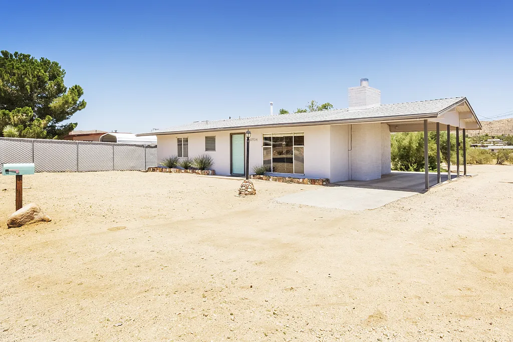 Cozy 2 Bed/1 Bath House-Unfurnished ** — Photo 2