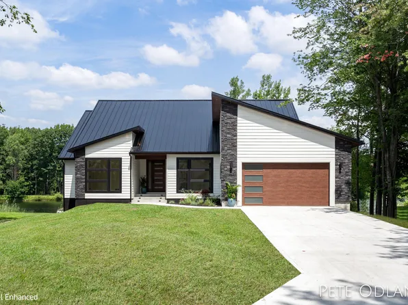 9318 Elmwood Ct, Stanwood, MI 49346