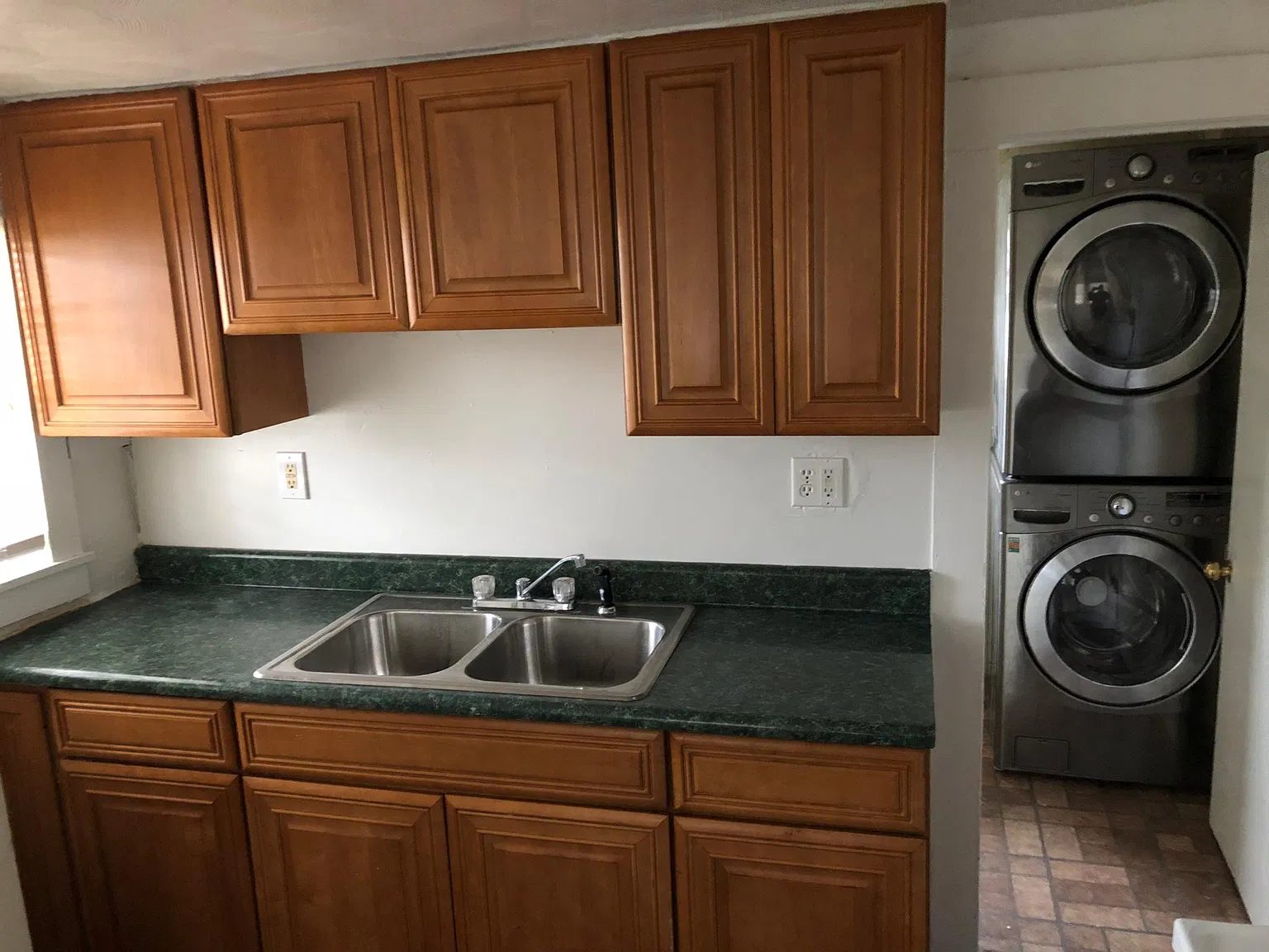 2 bed, 975 sqft, $1,050 — Photo 2