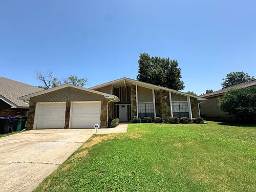 8904 N Davis Ave Photo 1