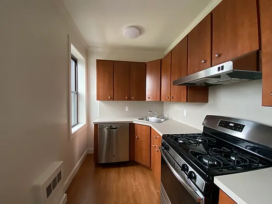 Rented by Queens Apartments Realty LLC | media 32