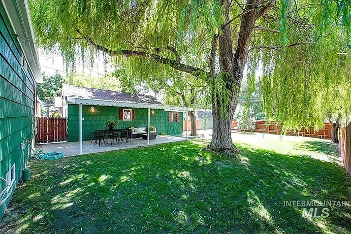 307 S Olive St — Photo 12