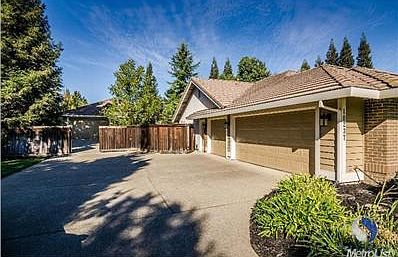 2nd image of 10237 Mantova Ct