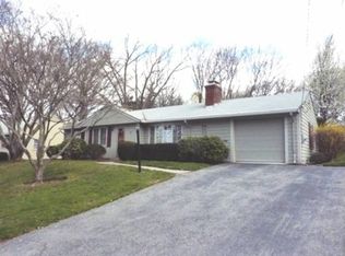 20 Baldwin Orchard Dr, Cranston, RI 02920