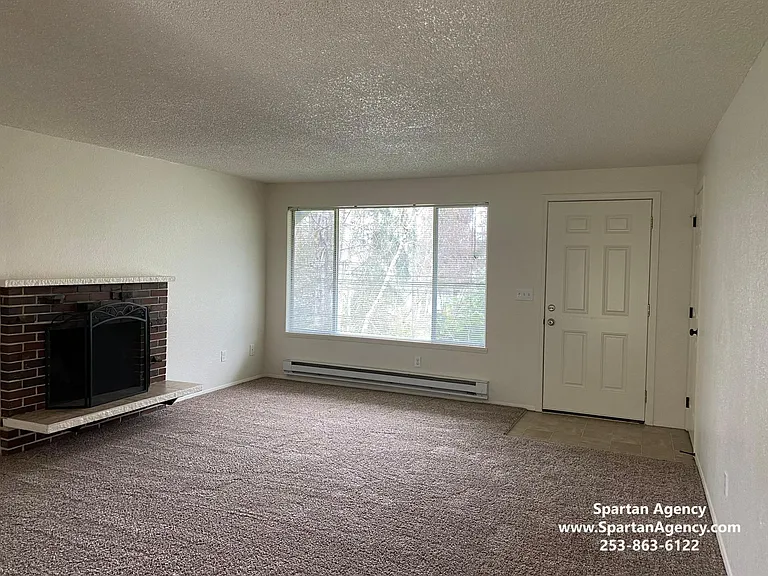 10426 29th St E — Photo 3