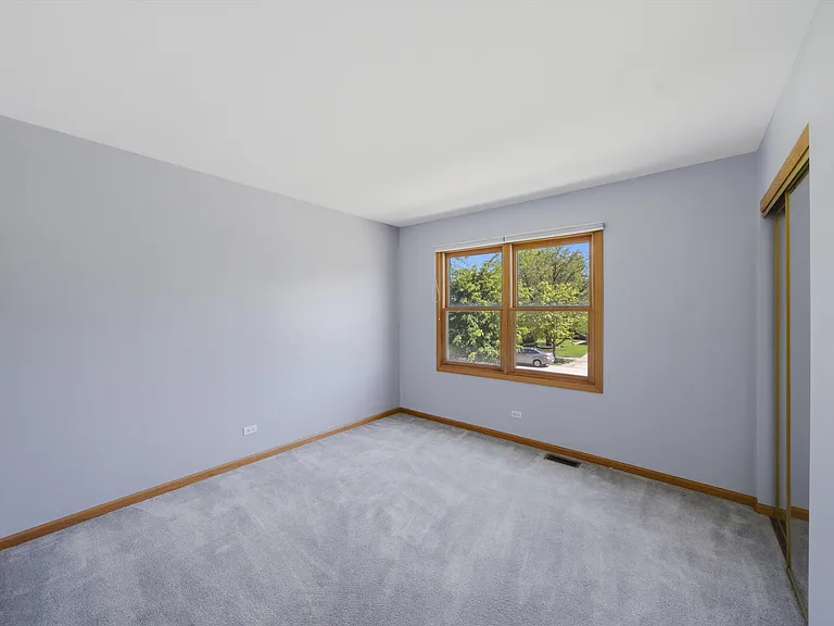 752 Rosanne St — Photo 28
