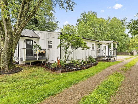 2nd image of 376 Merritt Rd