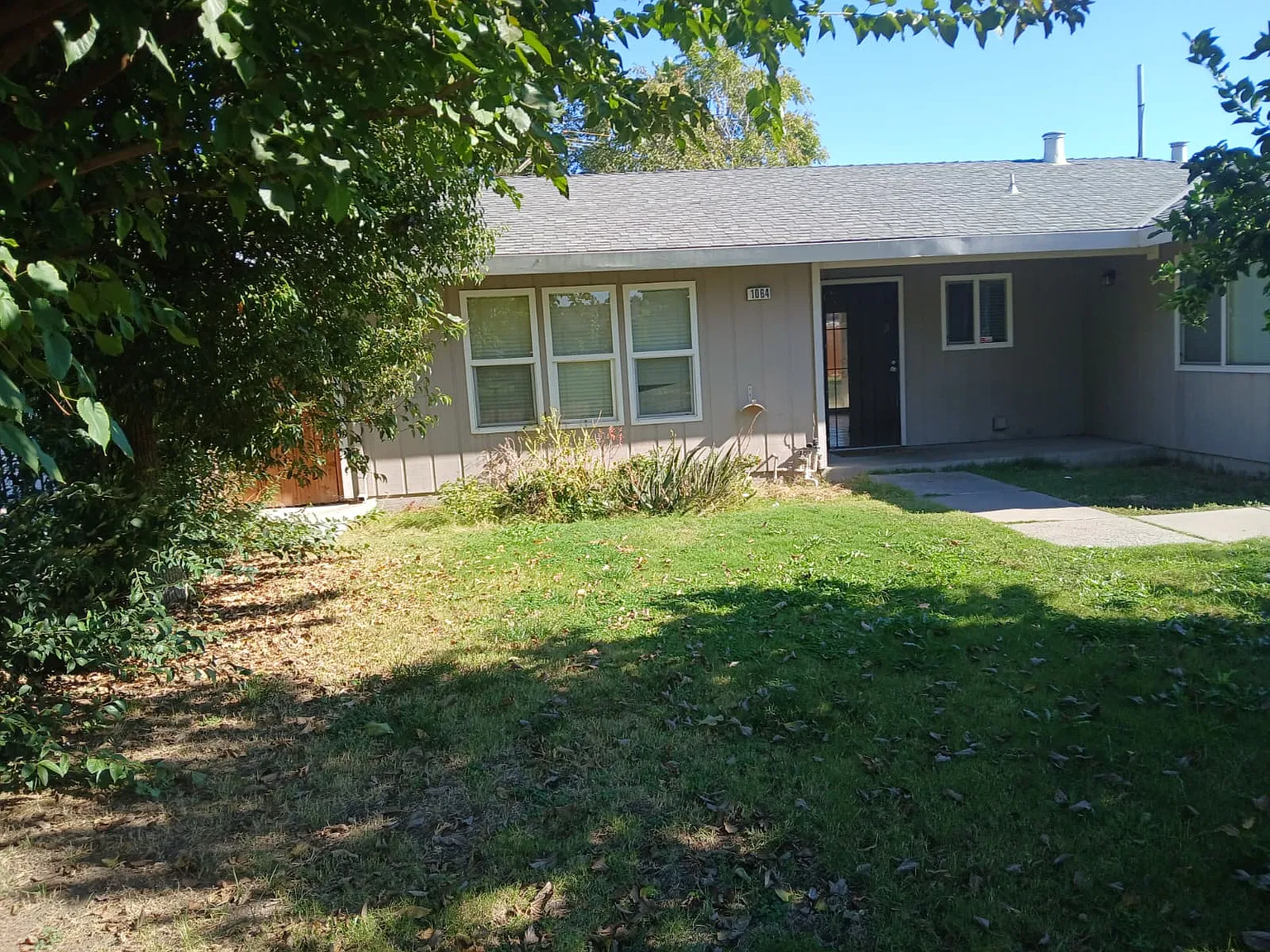 3 bed, 1307 sqft, $2,100 — Photo 2