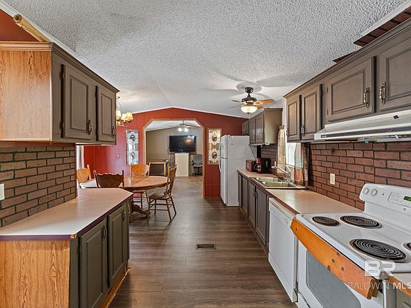 3rd image of 24960 Pompano Dr #7