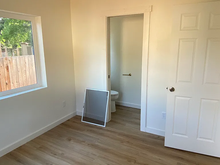 381 S 51st Pl — Photo 6