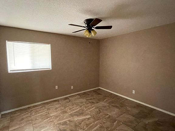 5th image of 3553 E Glen Dr