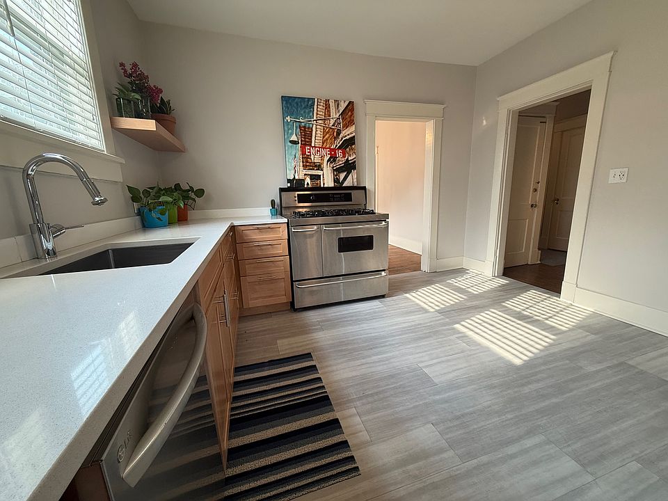 Kitchen Quartz Counters Stainless Appliances