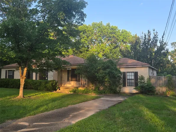 1887 Shady Ln, Shreveport, LA 71118