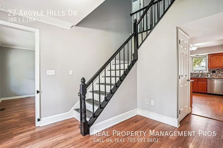 Charming 3-Bedroom Home with Gourmet Kitchen & Fenced Backyard in Fredericksburg! — Photo 3