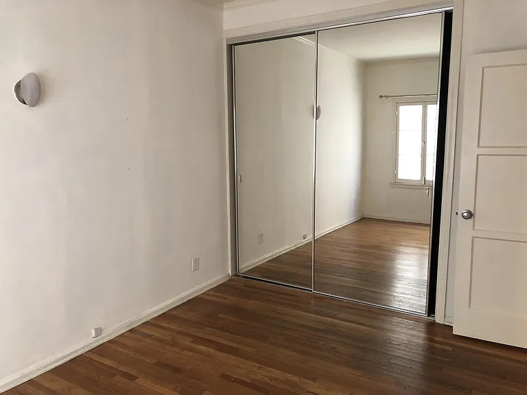 264 S Reeves Dr — Photo 5