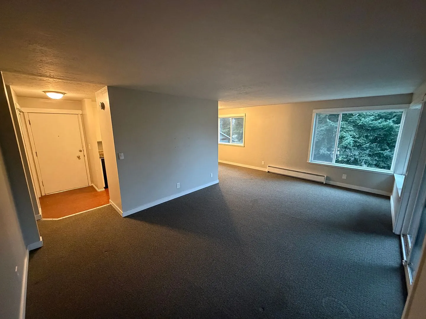 Bright & Comfortable 2-Bedroom Rental- 1 Month of rent concession — Photo 3