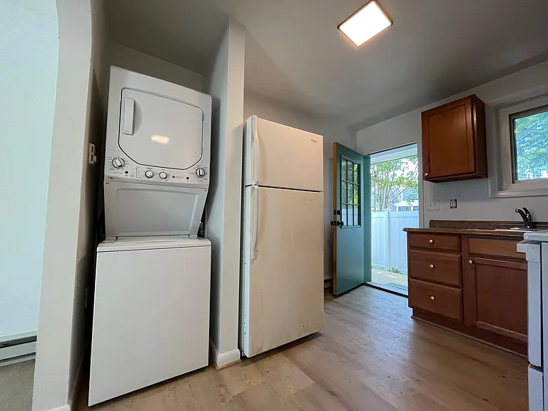 402 President Ln #B — Photo 6