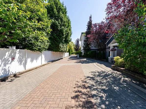 15298 20th Ave #204, Surrey, BC V4A 2A3