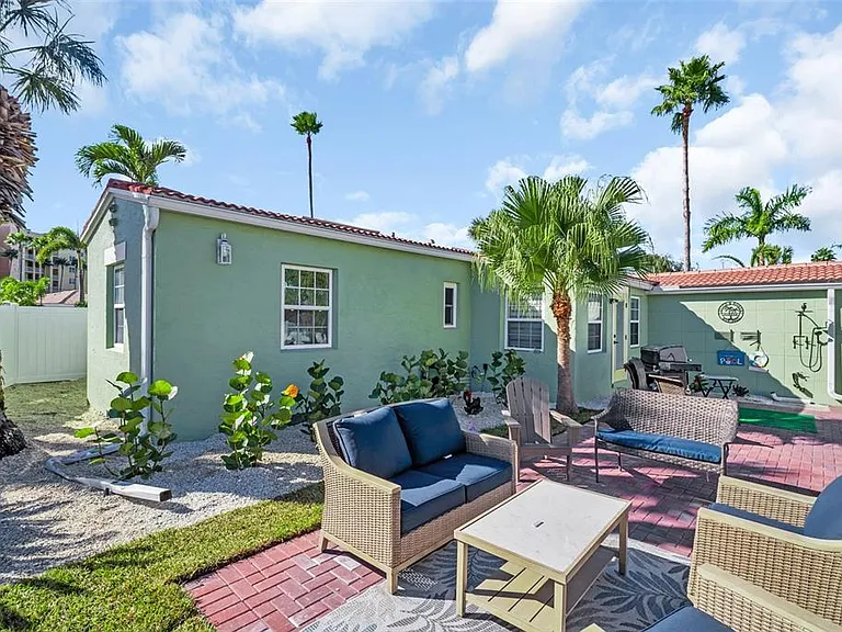 16613 Gulf Blvd — Photo 35