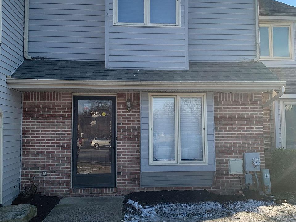 1st image of 605 Pinebrooke Cir