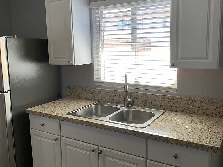 1721 Linden Ave — Photo 6