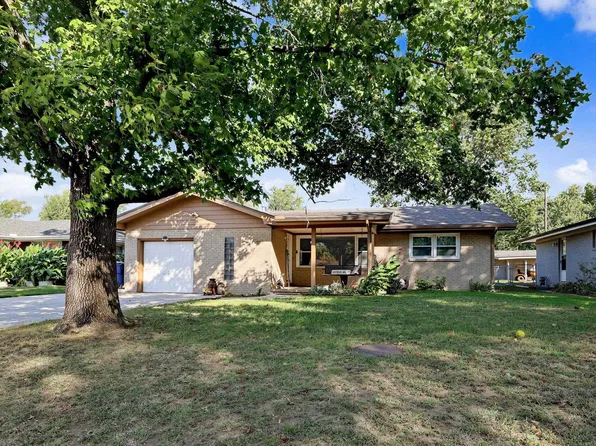 520 E 8th Ave, Belle Plaine, KS 67013
