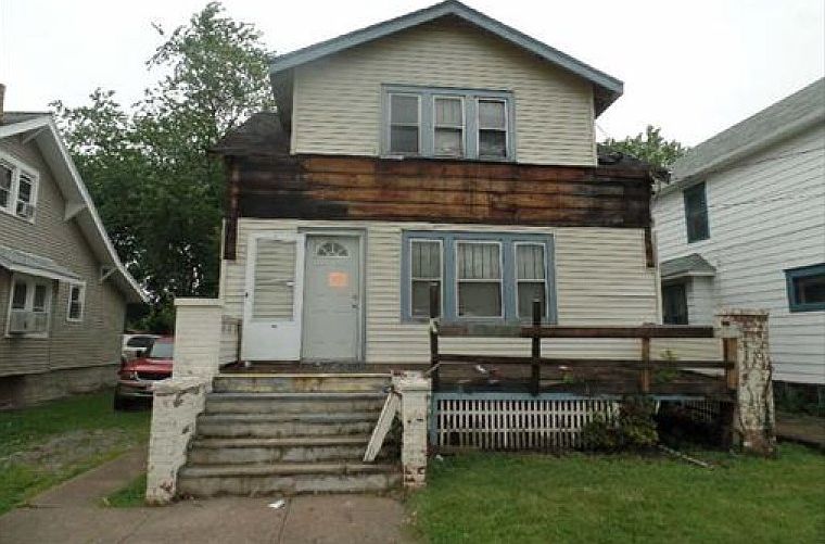 1st image of 818 W 20th St