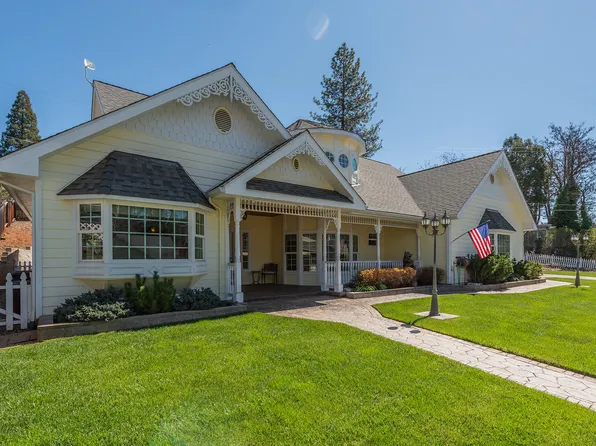 20 Taylor St, Weaverville, CA 96093