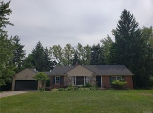 805 S Pemberton Rd, Bloomfield Hills, MI 48302