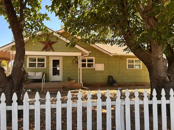 910 Plainview Rd, Seymour, TX 76380