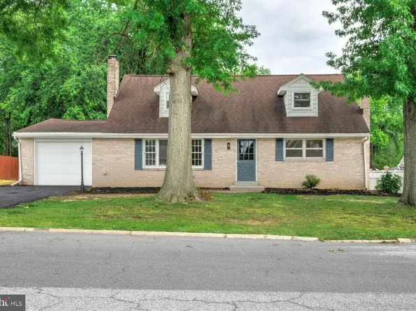 923 Susan Cir, Enola, PA 17025