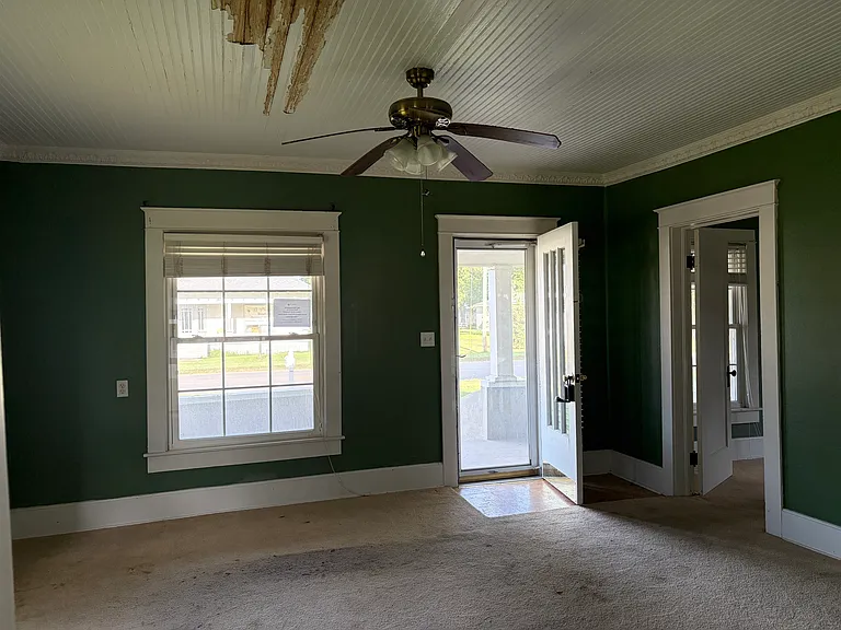 301 S Walnut St — Photo 4