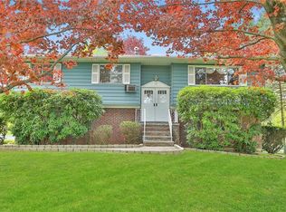 490 Swanson Dr, Thornwood, NY 10594