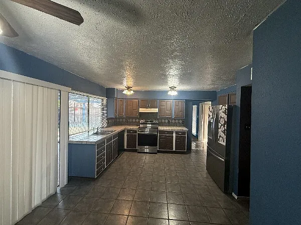 3 bed, 2109 sqft, $2,500 — Photo 2