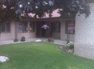 7389 Pinegrove Dr, Jenison, MI 49428