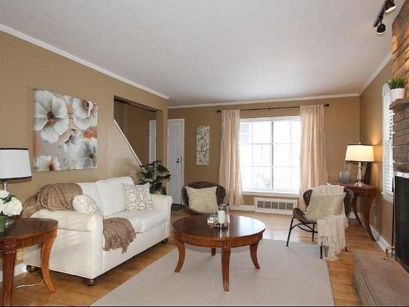3rd image of 4777 N Elkhart Ave