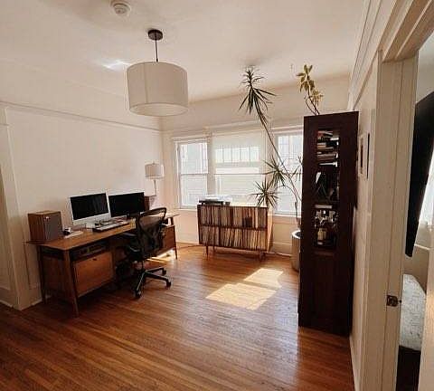 3rd image of 836 N Lafayette Park Pl #2