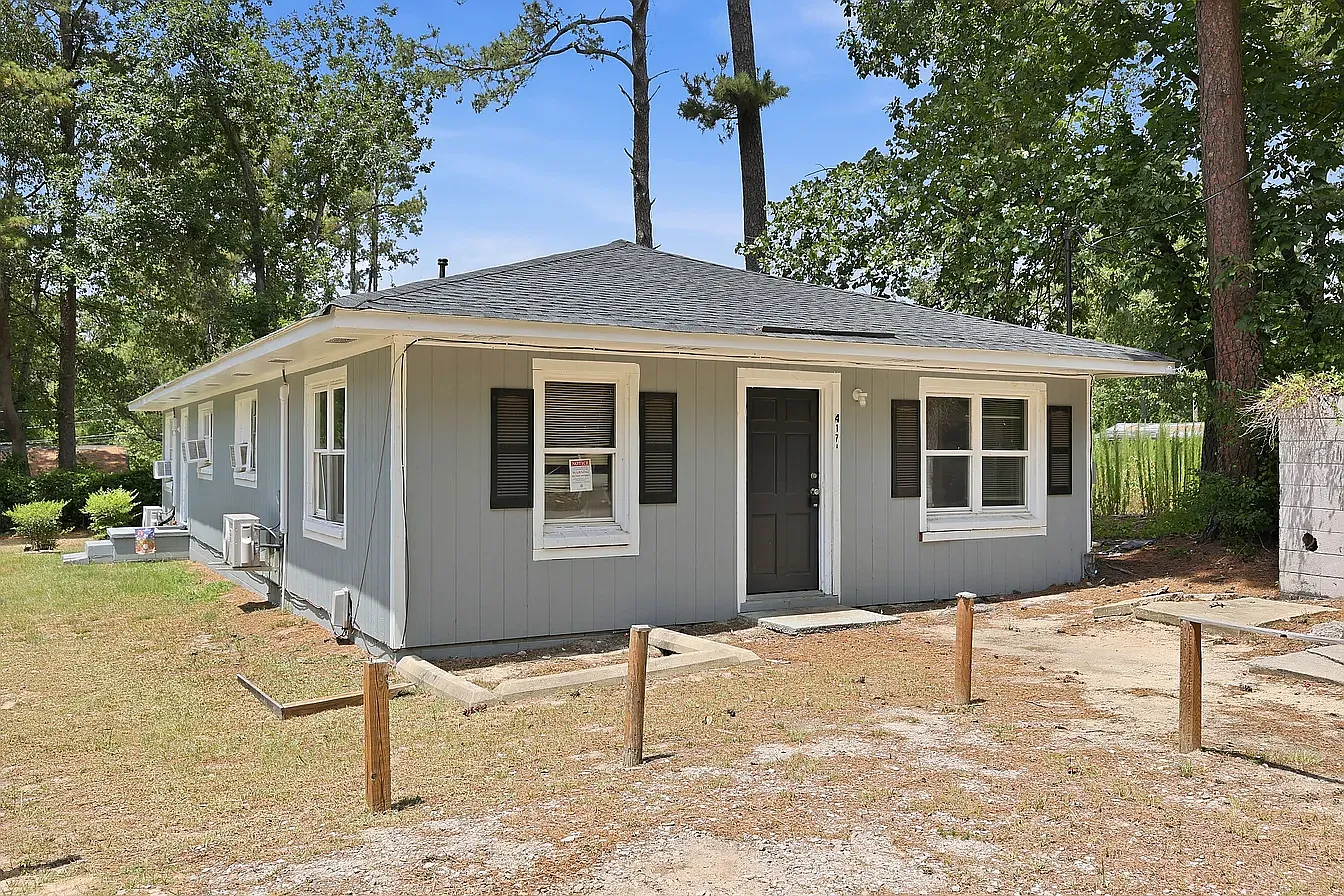 2 bed, 1.0 bath, 790 sqft, $900 — Photo 1
