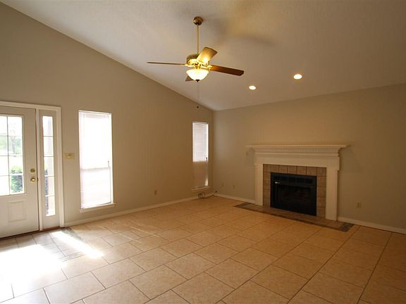 2nd image of 2910 Pickford Pl