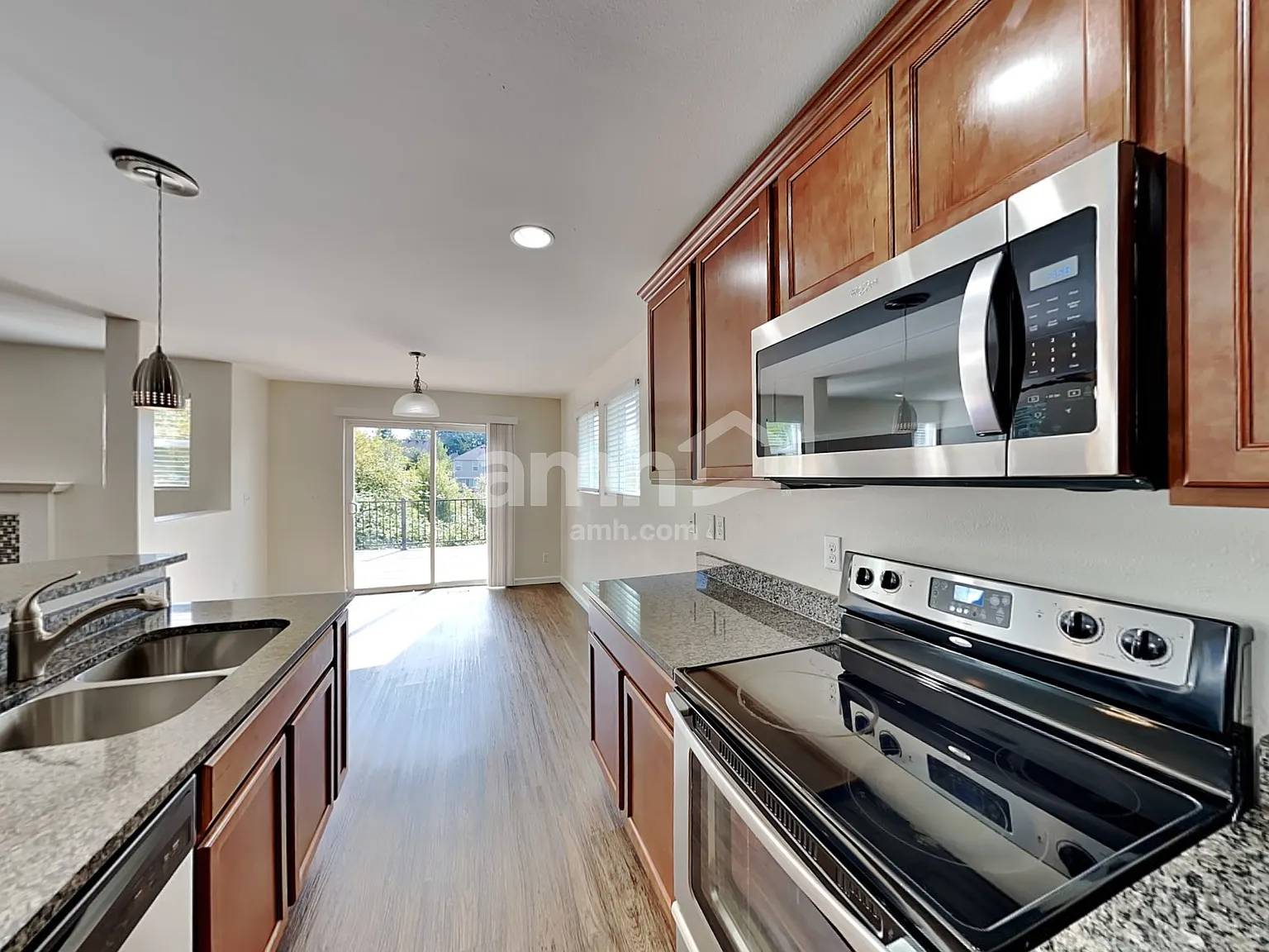 4 bed, 2.5 bath, 1929 sqft, $2,910 — Photo 4