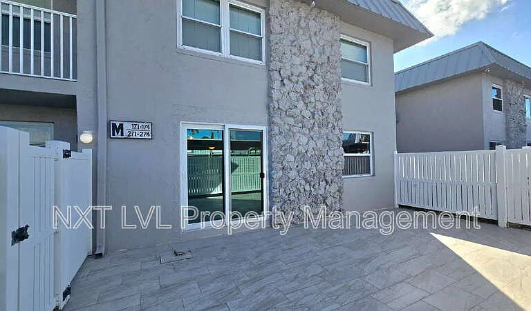 6777 Winkler Rd #174 — Photo 2