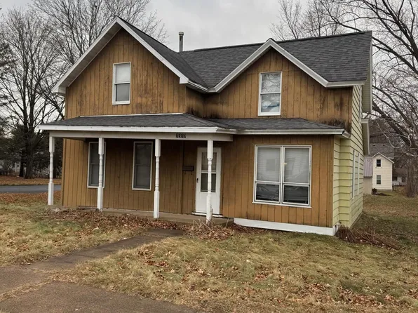 1319 8th St E, Menomonie, WI 54751